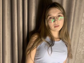 camgirl masturbating with vibrator WandaCatts