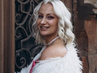 striptease cam WilsonAvery